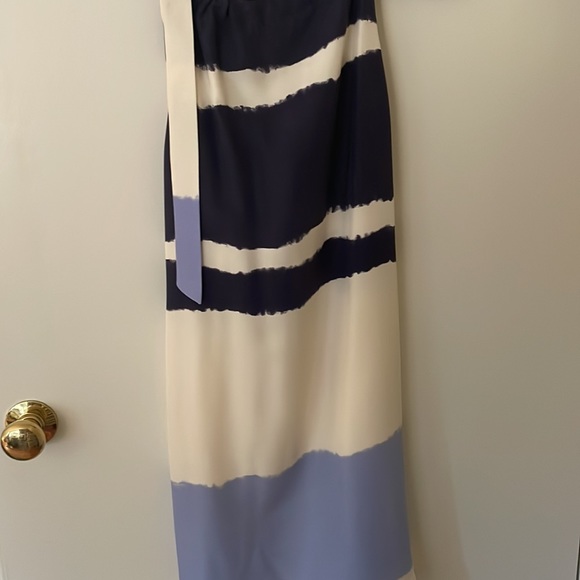 Silk Banana Republic halter dress ties at shoulder/neck in two tone blue - Picture 4 of 6